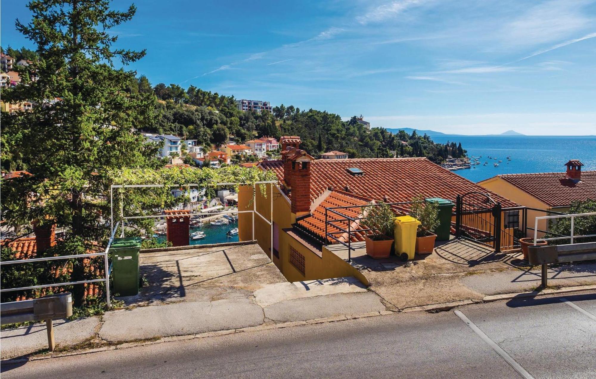 Lovely Apartment In Rabac With Kitchen Esterno foto