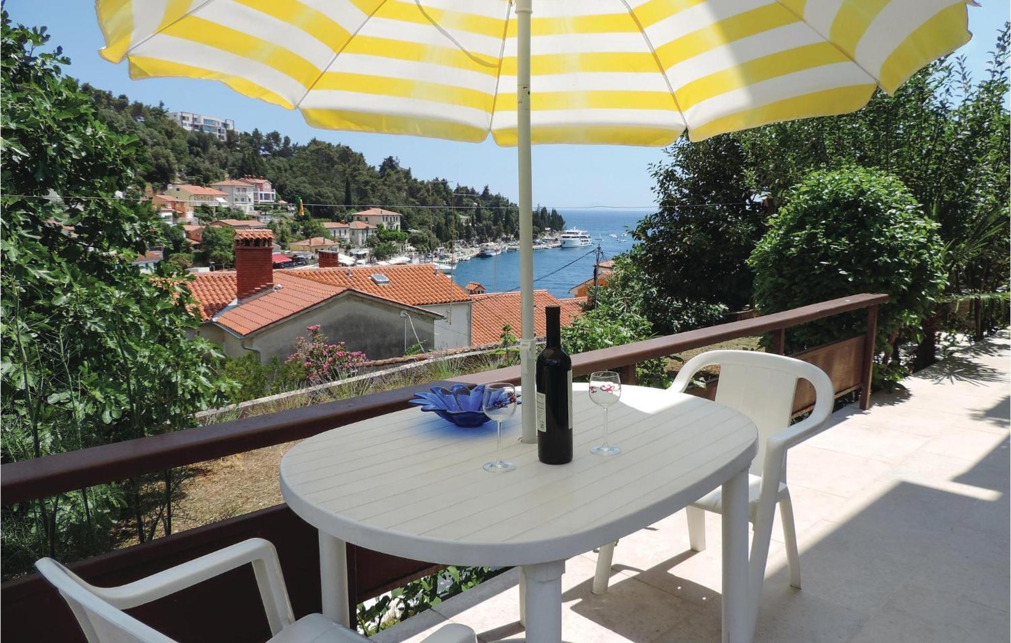 Lovely Apartment In Rabac With Kitchen Esterno foto