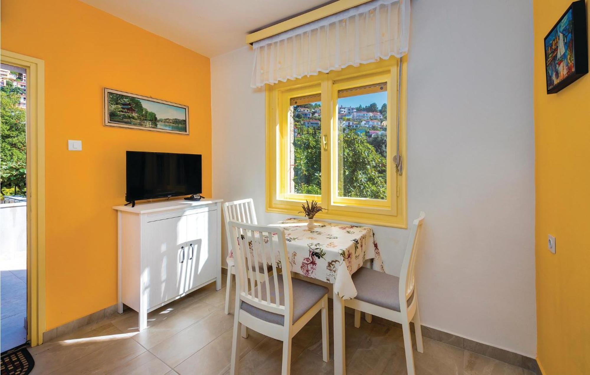 Lovely Apartment In Rabac With Kitchen Esterno foto
